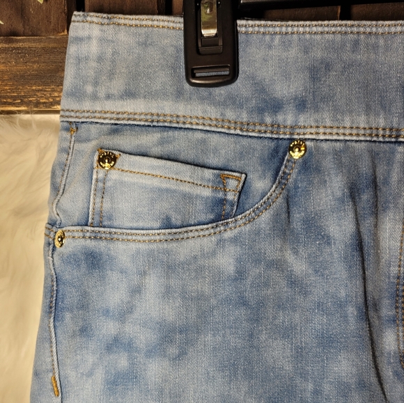 Peter Nygard Capri Tummy Control- 4 Way Stretch - Picture 4 of 7